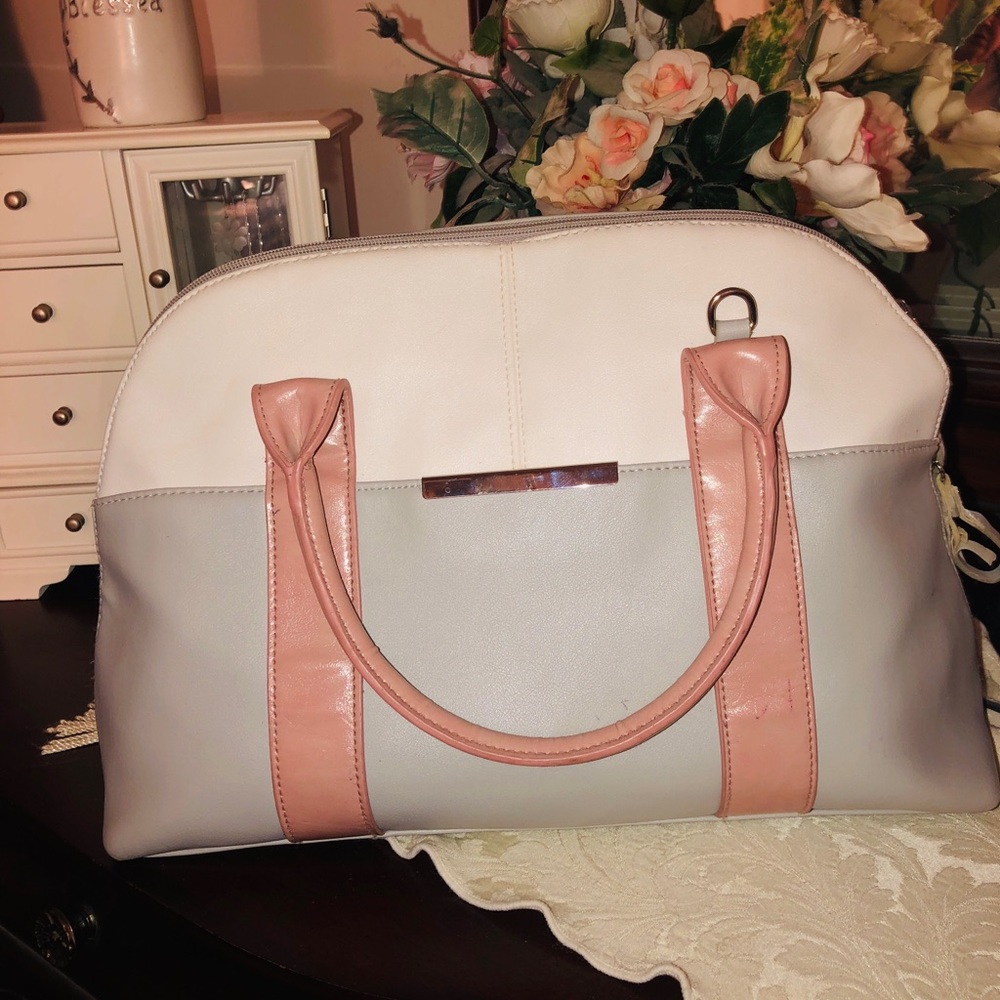 Jessica Simpson bag.